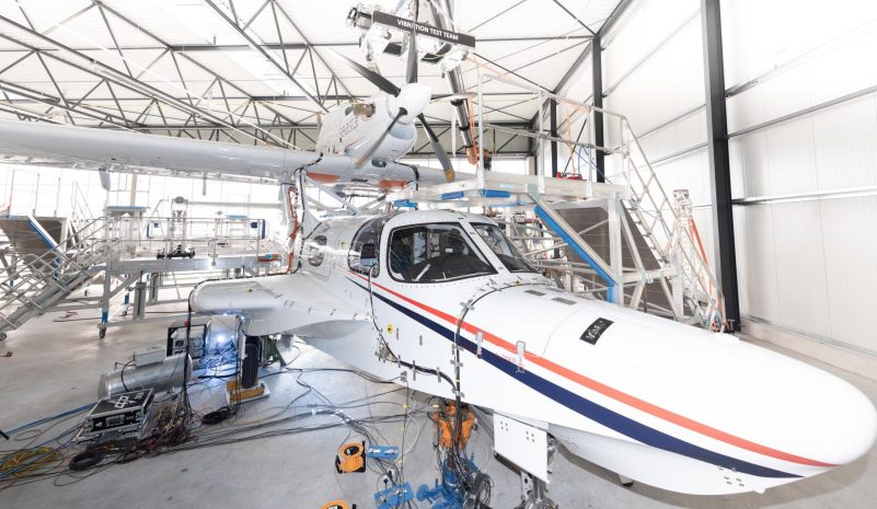 standschwingungsversuch_der_dornier_seastar