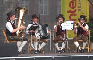 kl-1Samerberger Tanzlmusi beim Gurkentag in Golßen