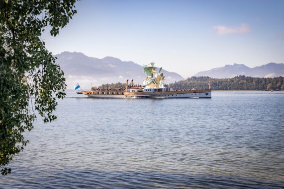 Kapitaen-Anterl auf Schaufelraddampfer am Chiemsee-Chiemsee-Alpenland Tourismus Huber Wast