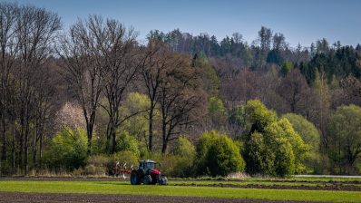 Pfluegen-im-Fruehjahr-1270117