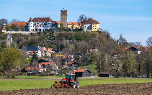 Pfluegen-im-Fruehjahr-1270169