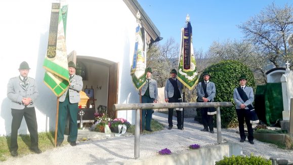 1Totenwache 3 Fahnen