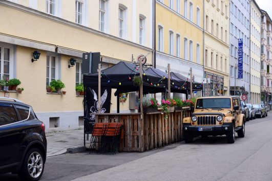Schanigarten in der Amalienstraße, Maxvorstadt, Deutschland