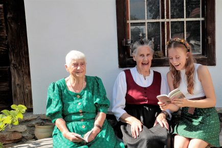 Singen_Hausbank_Generationen(c)STVLW Wimmer