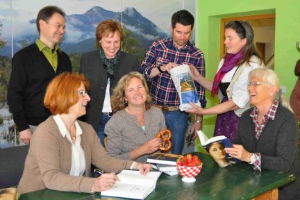 kl-21.04.2015 - Semmeltütenaktion der 6amChiemsee