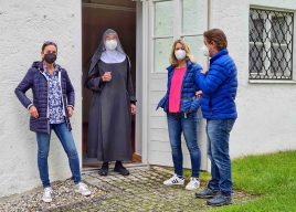 kl-v.l. Barbara Lanzinger, Sw. Elisabeth, Diana und Armin Krämmer