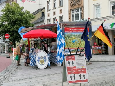 Hinweise auf Abstand halten