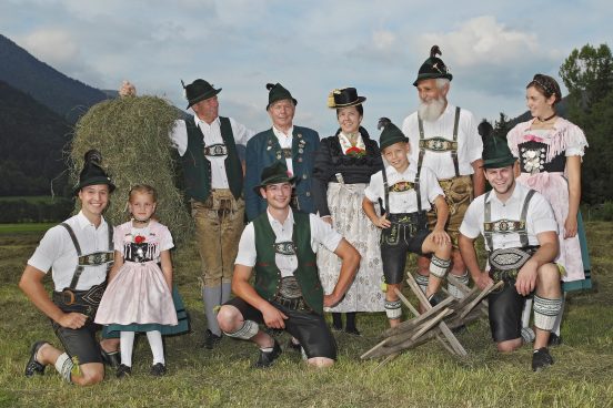 Sachranger Trachtler - Simon im Mittelpunktkl