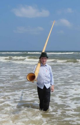 IMG_1741Alphorn_unter_Wasser