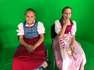 Löwenkini Hauptrollen Sepherl Purzeller und Leni Brunnhuber