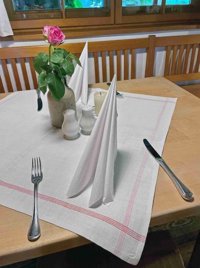 kl-Gams in Alpenrose3_Foto H. Reiter