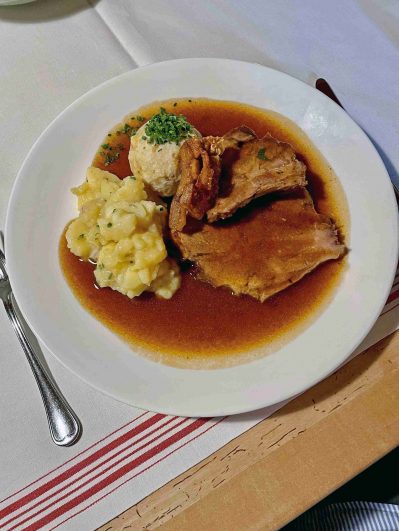 kl-Gams in Alpenrose4_Foto H. Reiter