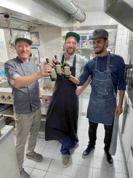 kl-Gams in Alpenrose_Foto H. Reiter