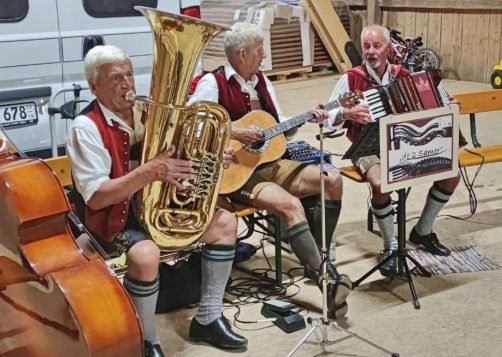 1Musikanten mit Hans Binder (re.)