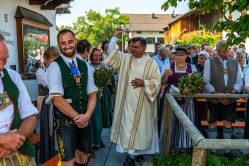 Festgottesdienst-zum-Patrozinium-mit-Kraeuterweihe-1460754
