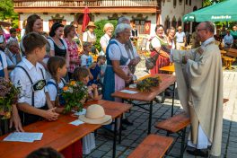 Festgottesdienst-zum-Patrozinium-mit-Kraeuterweihe-1460770