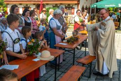 Festgottesdienst-zum-Patrozinium-mit-Kraeuterweihe-1460773