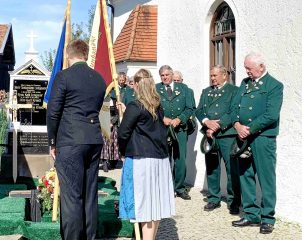 kl-Am Grab - Landjugend. 2