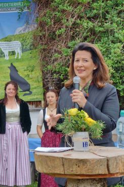 kl-Ministerin Kaniber hoch