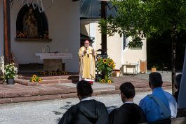 KID21149-040921-5566