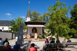 KID21149-040921-5615