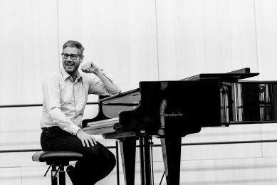 Penninger am Klavier