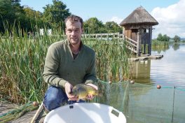 Teichwirt Stefan Bär_Pia Regnet klein