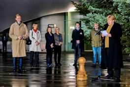 kl-Übergabe_Kanzlertanne3