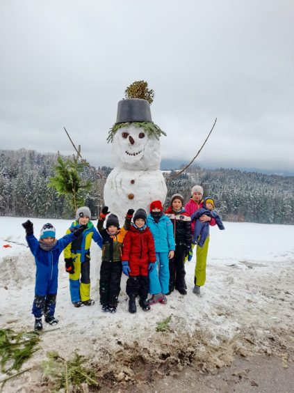 1Schneemann und Kinder