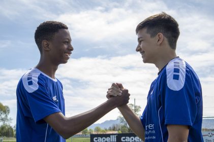 BP Dolenga Handshake