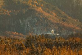 Schloß Hohenaschau mit leuchtendem Weihnachtsstern