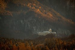Schloß Hohenaschau mit Weihnachtsstern