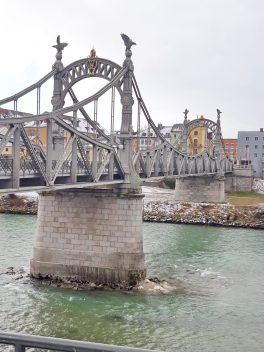 02e81285-73e1-4876-9a3a-7be927cee7f2