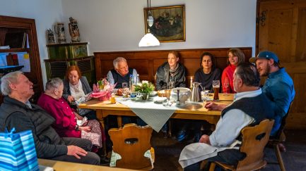 1Familientisch-Maria-Woerndl-100Jahre-1030587