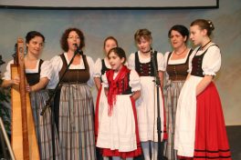 1FrauenundDirndlgesangBruckmühl