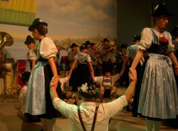 1TrachtlerbeimSpreewaldauftritt