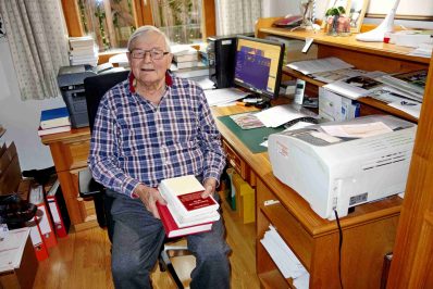 kl-Konrad Breitrainer im Büro