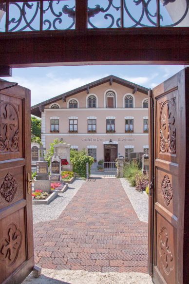 1Blick aus der Kirchentüre