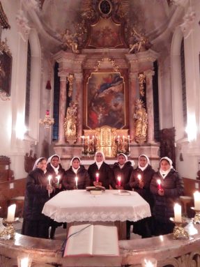 1Indische Schwestern hoch