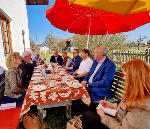 1Besprechung im Freien