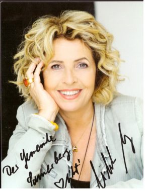 1Portraet May mit Widmung Gemeinde