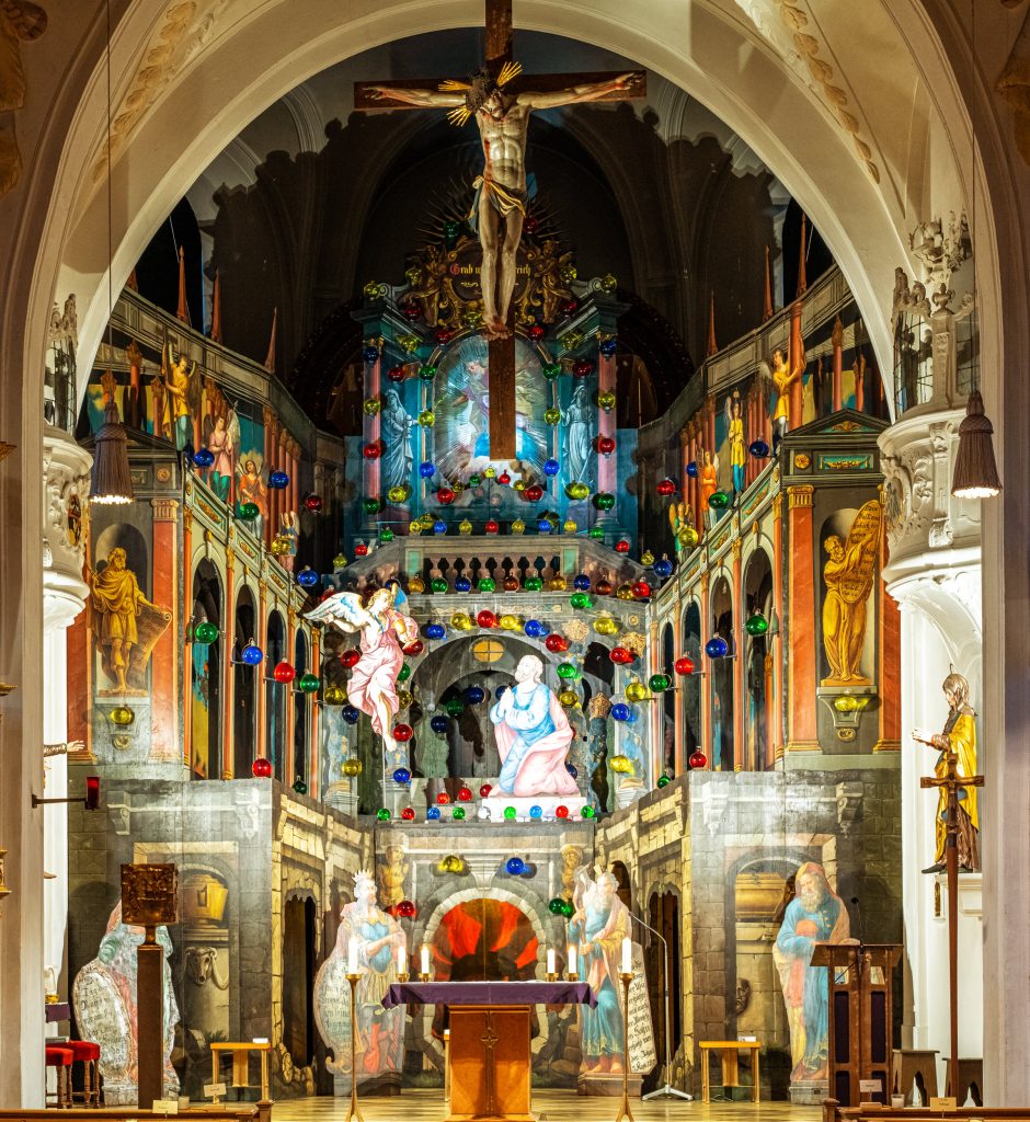 Das Heilige Grab von Aschau im Kirchenraum der Pfarrkirche „Darstellung des Herrn“