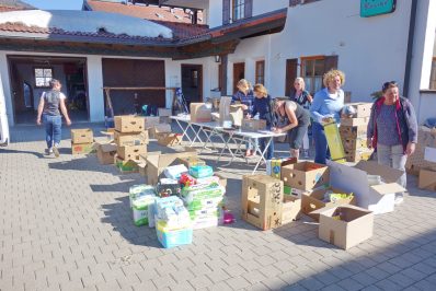 Frauen beim Sortieren