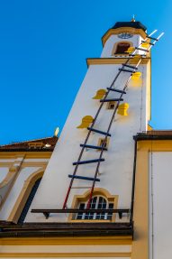 Kunstprojekt "Himmelsleiter" von Erwin Wiegerling am Kirchturm
