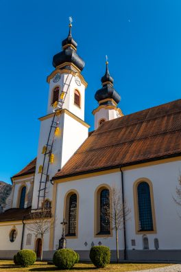 Kunstprojekt "Himmelsleiter" von Erwin Wiegerling am Kirchturm