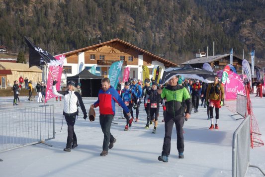 die ersten Meter mit Begleitung - Mitte Bürgermeister Matthias Schlechter