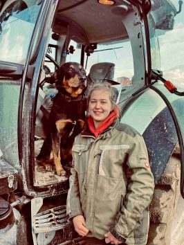 kl-1Amay mit Hund und Bulldog