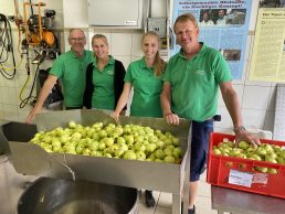 Obstpressteam_Sepp_Manuela_Christina_Toni