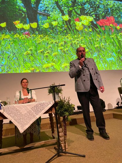 f9b6fc6f-31ba-4d9e-86a7-42958823741c