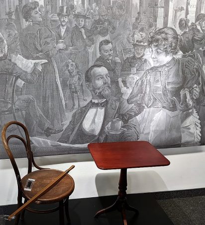 in der Ausstellung Glanzvoll